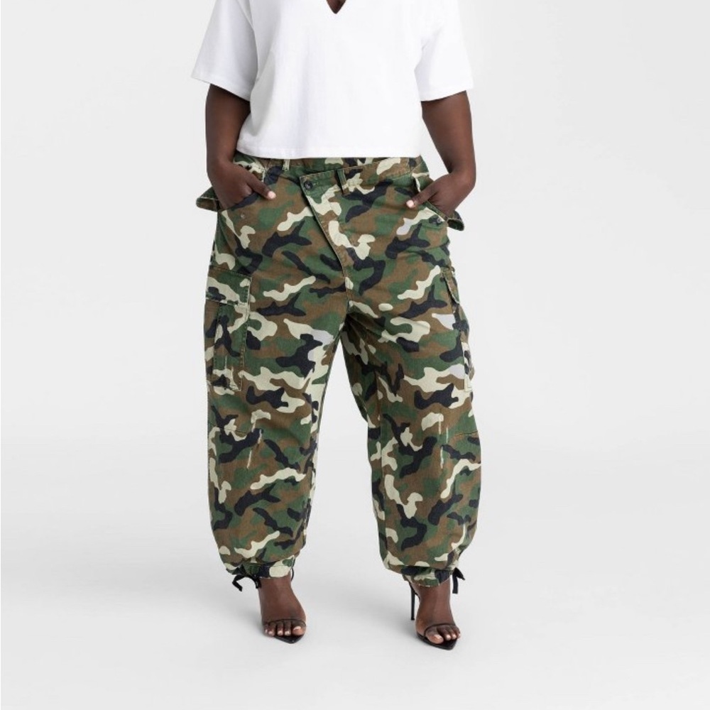 Camouflage Cargo Pants NWT Kahlana